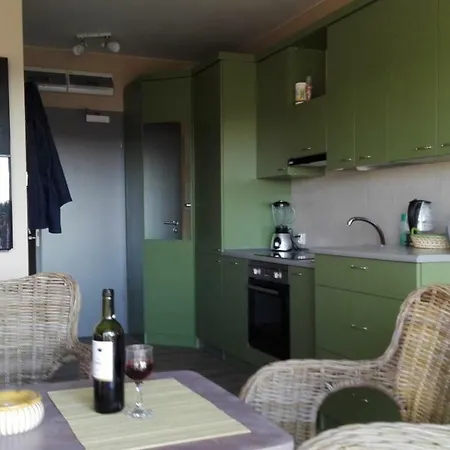 Apartament Patynowy Z Widokiem Na Morze 5 Morz *